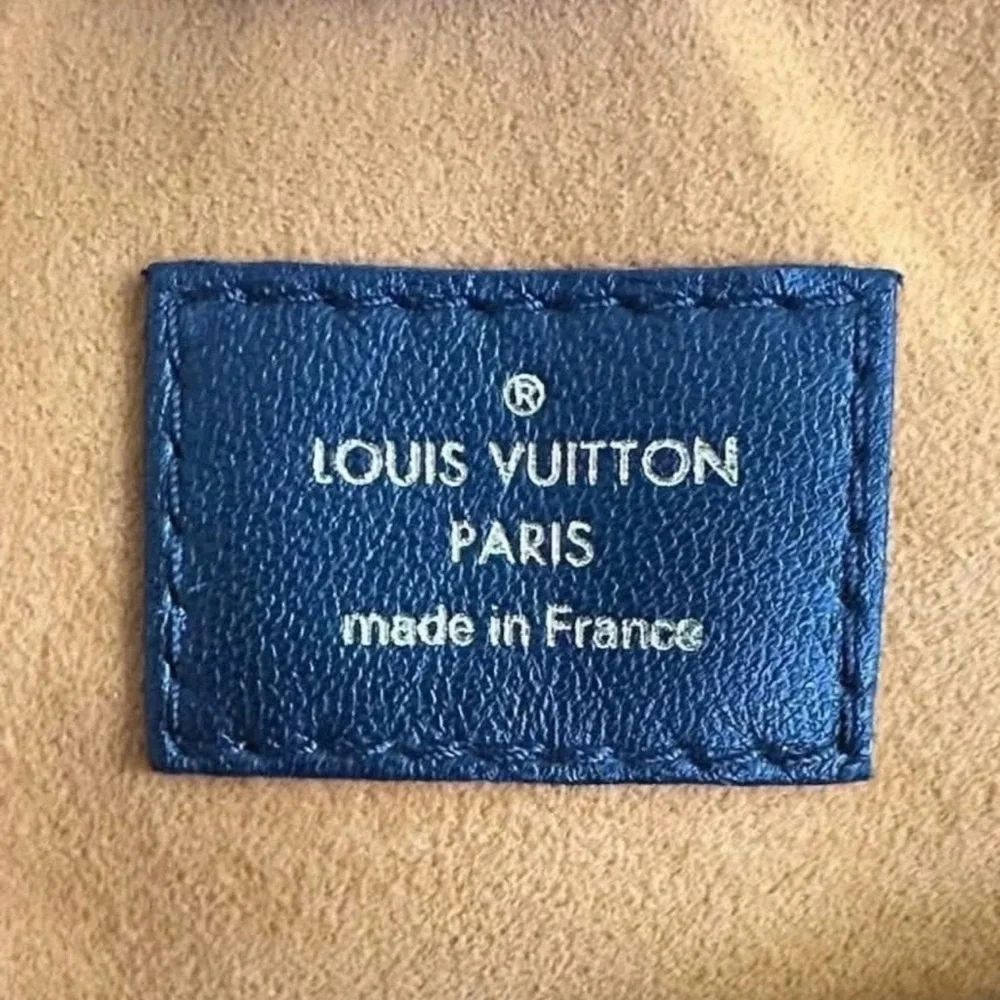 Louis Vuitton Black Embossed coussin MM Shoulder Bag❤️ - Picture 3 of 10